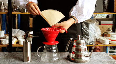 手冲煮咖啡豆该选锥形滤纸还是杯型滤纸？